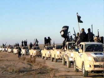 Decenas de yihadistas llegaron el viernes en unos 30 vehículos y rodearon las poblaciones de...