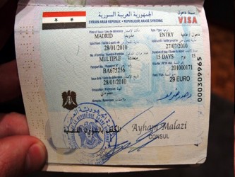 Bajo la nueva regulación, los sirios sólo podrán entrar a Líbano bajo...