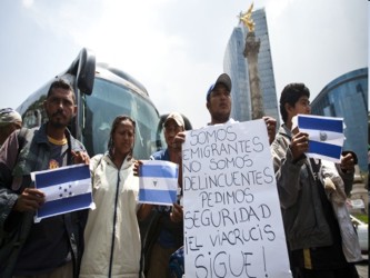 Los ciudadanos de países como Honduras o Guatemala huyen de la pobreza a través de...
