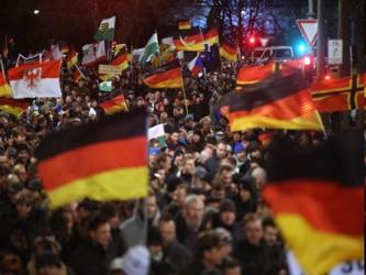 Las marchas por Dresde comenzaron con unas 150 personas y llegaron a convocar en la última...
