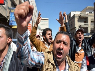 Los manifestantes se habían reunido cerca de la universidad de Saná, para...