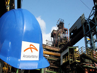 Las acciones de ArcelorMittal cayeron inicialmente hasta un 4,4 por ciento en la apertura de los...