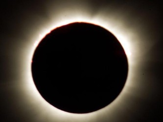 Con cuatro eclipses en su haber, Agnese Zalcmane, una informática letona de 30 años,...