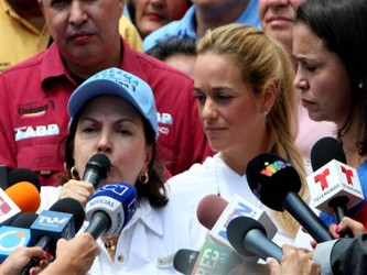 Las venezolanas argumentaron que sus esposos están presos 