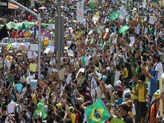 El principal líder de la oposición le pidió a los brasileños que tienen