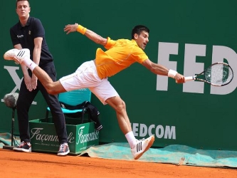Djokovic, que frenó el dominio de Rafael Nadal cuando ganó el torneo en 2013,...
