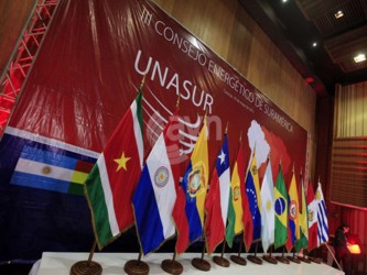 El lanzamiento de la escuela tuvo lugar en la sede de Unasur, a las afueras de Quito, donde se...