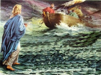 Al andar sobre las aguas, Jesucristo está mostrando su señorío sobre las cosas...