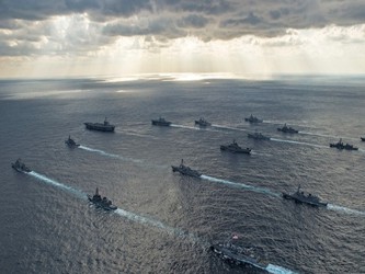 En la región hay unos nueve barcos de guerra estadounidenses, como cruceros y destructores...
