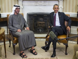 Obama y el príncipe se reunieron en el Despacho Oval, donde no ofrecieron declaraciones a...
