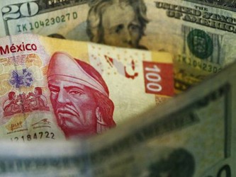 La cotización del peso mexicano frente al dólar ha subido 1,5% desde mediados de...