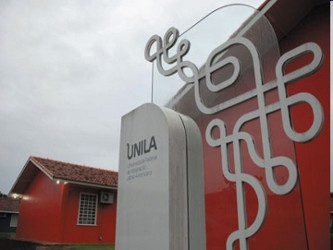 La UNILA funciona en los idiomas español y portugués desde 2011 en la ciudad...