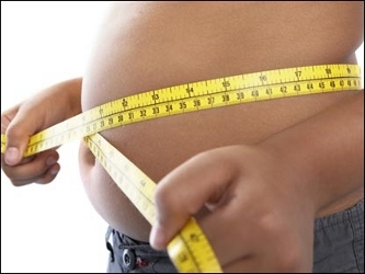 La prevalencia de adultos con sobrepeso en Brasil se duplicó desde 1980, a medida que...