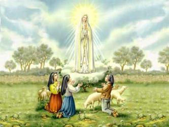 En 1917, Nuestra Señora apareció a tres pastorcitos en Fátima, el día...
