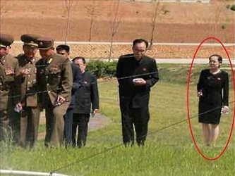 Los servicios de inteligencia de la vecina Corea del Sur afirmaron entonces que Kim Yo-jong estaba...