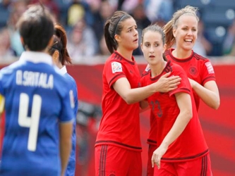Lena Petermann anotó dos goles en tres minutos y Alemania aplastó el lunes 4-0 a...