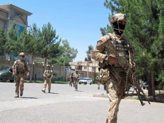 En la provincia de Helmand, en el sur, el oficial de Policía Haji Janan Aqa dijo que 19...