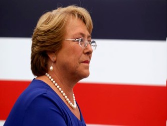 Bachelet ha estado luchando para contener una pérdida de popularidad tras una serie de...