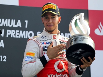 Hamilton logró la quinta victoria en las nueve carreras de esta temporada, la...