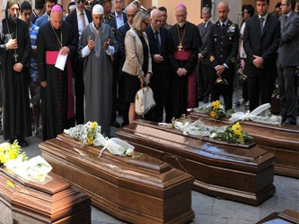 Los cadáveres fueron después trasladados al cementerio de Catania, pero no se...