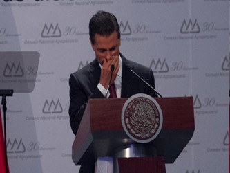 La encuesta publicada por el diario Reforma arrojó un nivel de aprobación de 34 por...