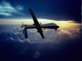 El piloto del primer vuelo, de la compañía JetBlue, dijo que el dron pasó...