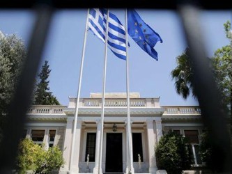 Grecia se comprometió a implementar una amplia reforma del sistema de pensiones como...