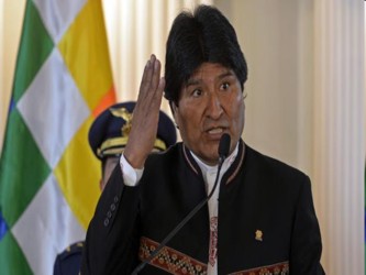 El presidente de Bolivia, Evo Morales, se reunió hoy en La Paz con el encargado de negocios...