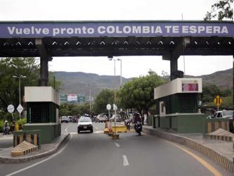 En la madrugada de hoy Maduro ordenó el cierre por 72 horas de la frontera en el estado...