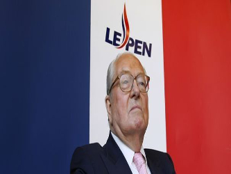 Le Pen conserva todavía su cargo de presidente de honor, porque su retirada exigiría...