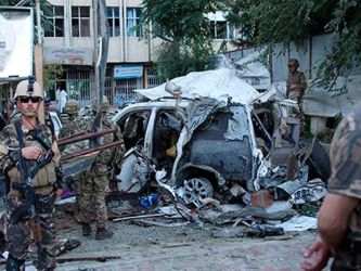 La bomba mató por lo menos a 11 civiles afganos y un extranjero e hirió a 66,...