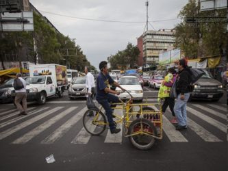 En México DF la ley la imponen los vehículos. Según el Gobierno local...
