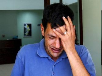 Abdullah Kurdi rompió en lágrimas tras salir del tanatorio de la ciudad de Mugla...