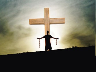 Ambos maderos se unen y forman la Cruz: es Jesús el que está en la...