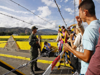 El gobierno venezolano ha denunciado que entre ellos hay paramilitares y contrabandistas y les...