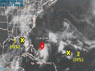 La tormenta tropical presenta vientos máximos sostenidos de 65 kilómetros por hora,...