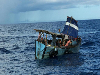 A estos inmigrantes se suman los hallados por la Guardia Costera en aguas del Atlántico o...