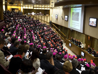 Varios cardenales, entre ellos el italiano Angelo Scola, arzobispo de Milán, y el...