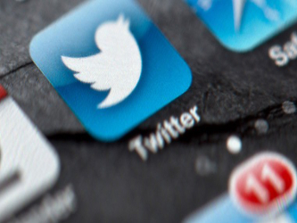 Las acciones de Twitter trepaban un 2,3 por ciento a 29,41 dólares en las operaciones...