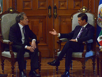 Peña Nieto recibió en el Palacio Nacional, sede del Ejecutivo, a Ponta, quien se...