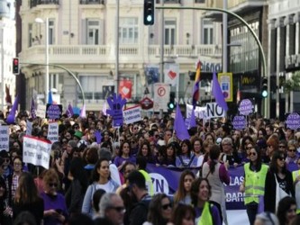 Miles de personas marcharon este sábado en Madrid para pedir mayores medidas contra la...