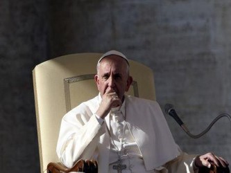 El Papa Francisco criticó el domingo la filtración de documentos confidenciales del...