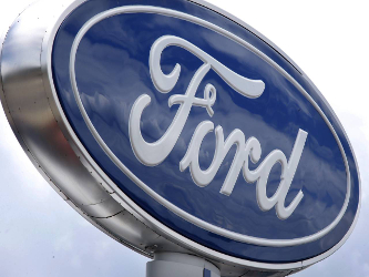 Con respecto a los salarios y las prestaciones, el acuerdo de Ford es en gran medida un reflejo del...