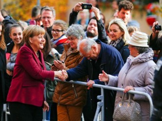 Los brutales ataques en París han iniciado un debate en Alemania sobre la política de...