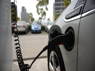 En el todo el mundo, la cifra va a ascender este año a 600.000 coches eléctricos...