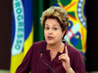 Los opositores de Rousseff están intentando realizar un juicio político en su contra...