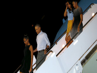 Obama tampoco parece escatimar en gastos, pues, según el portal Yahoo Travel, el costo del...