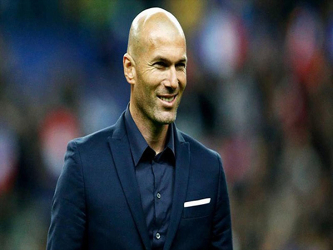Zidane firmó un contrato por el resto de la temporada y otras dos campañas.