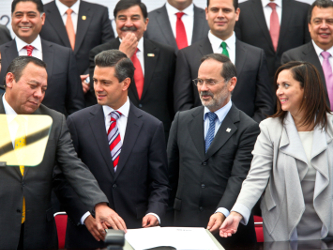 El último brindis del Pacto por México, es por el regreso del tlatoani.