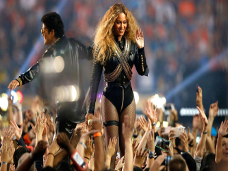 Beyoncé se apoderó de antemano del show el sábado con la difusión de su...